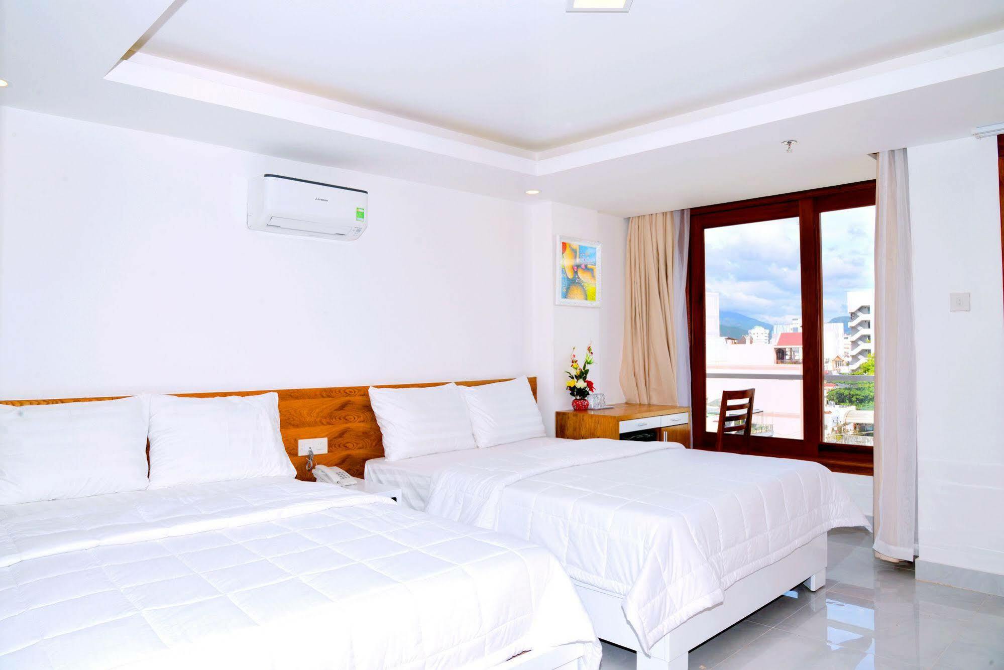 New Century Hotel Nha Trang Extérieur photo