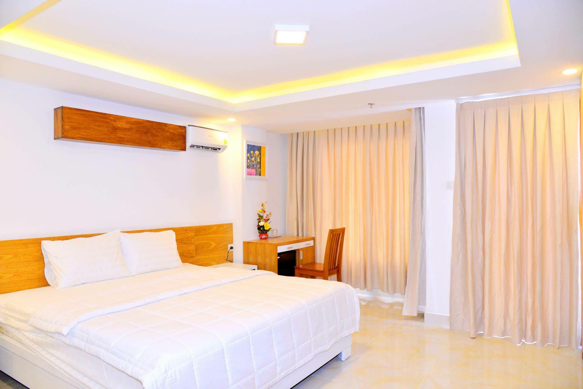 New Century Hotel Nha Trang Extérieur photo